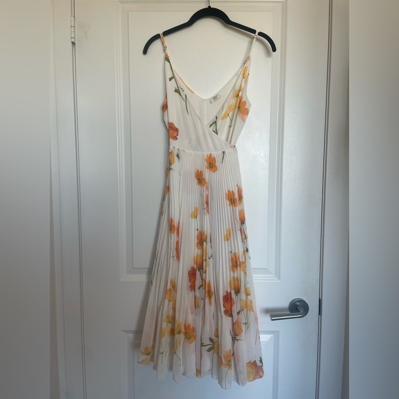 Floral dress - Picture 2 of 6